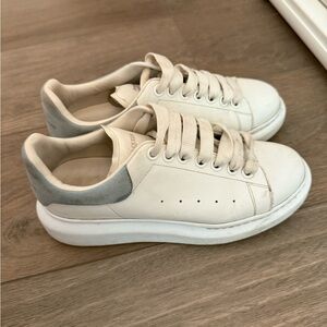 Alexander McQueen White and Light Gray Leather Platform Sneakers